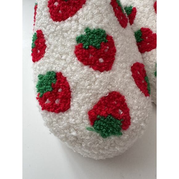 Kensie Sherpa Memory Foam Strawberry Print Slip On Slippers Women’s Size 8 - Picture 6 of 9